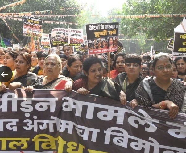 BJP women leaders request President to dismiss Congress' sacked JNU MP from LS