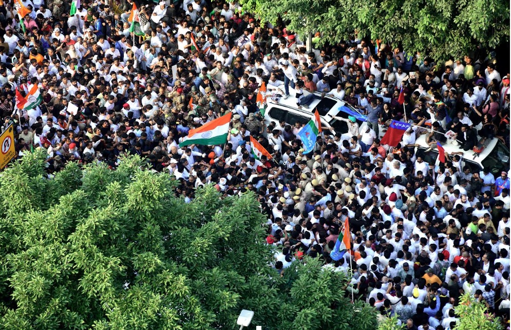 INDIA bloc takes "vote chori" battle to Supreme Court, Rahul leads defiant march against CEC
