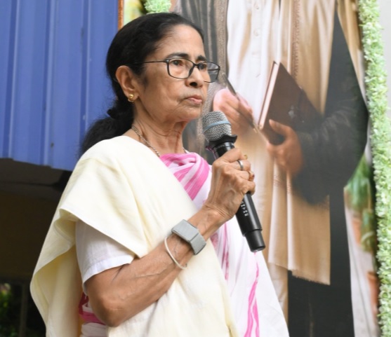EC allots 'Football Player' symbol to Mamata Banerjee faction, 'Envelope' to rival TMC group