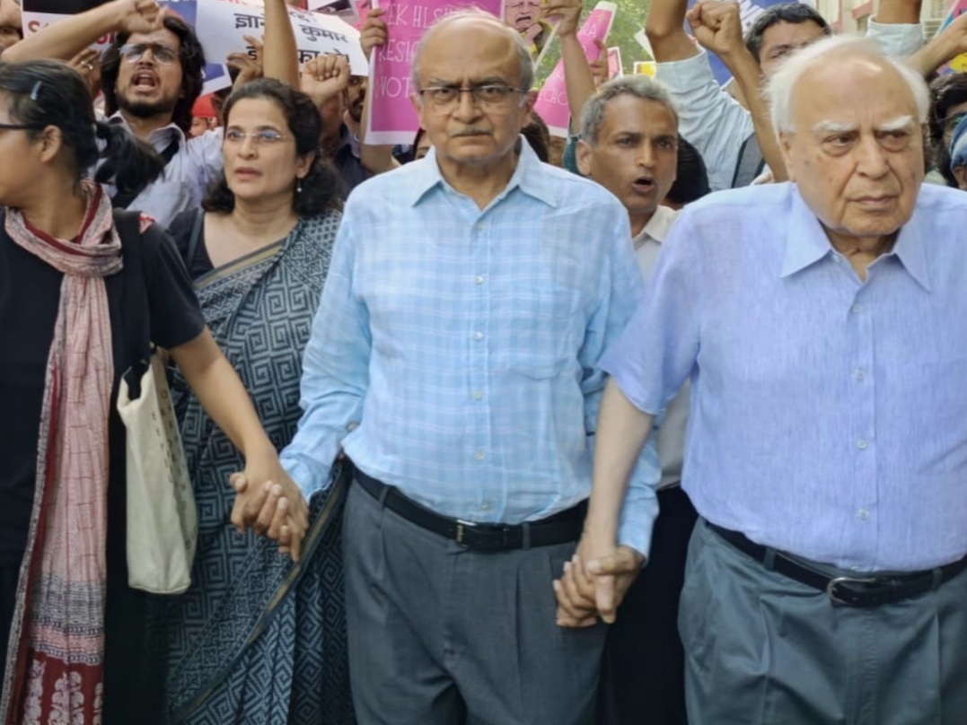 Sibal, Bhushan, Yadav among protesters detained during march to Jantar Mantar
