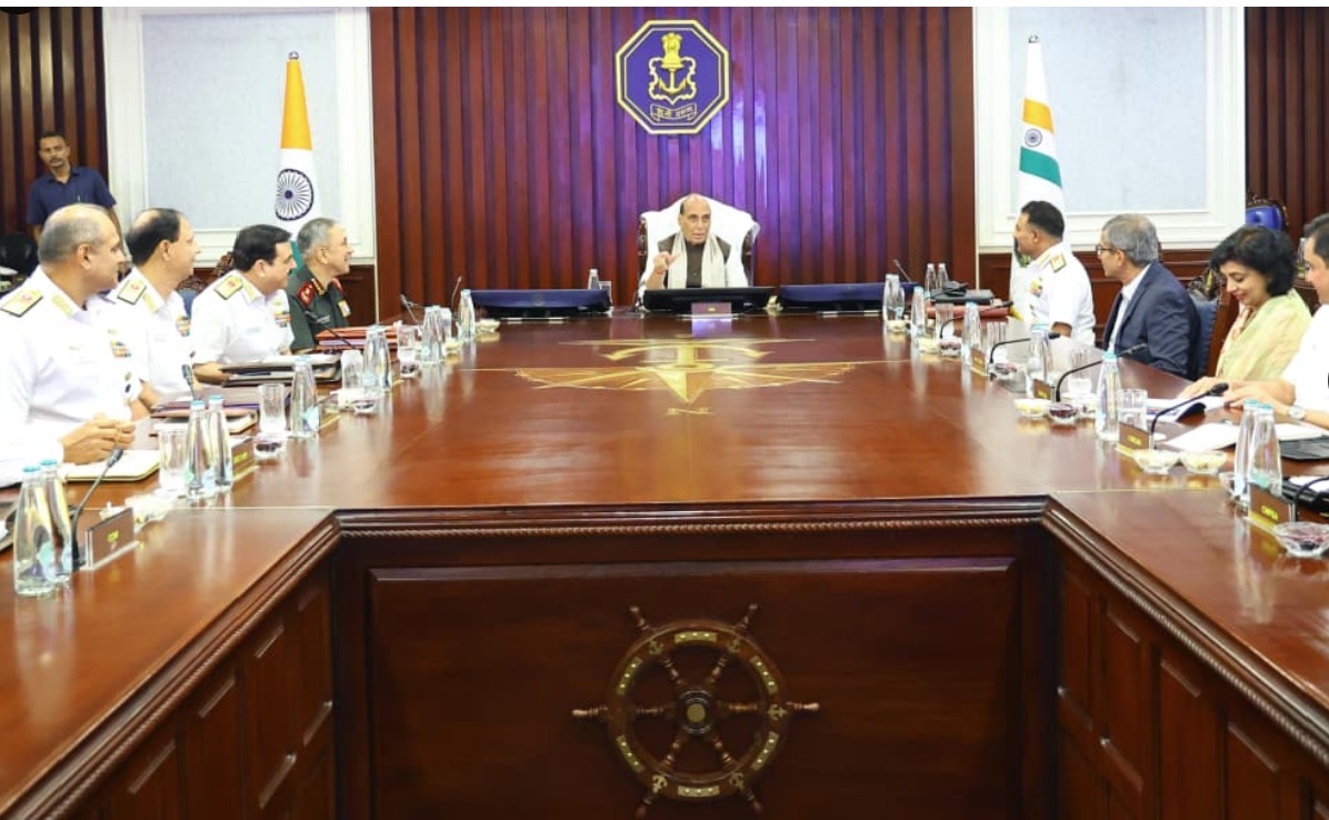 Navy pushes combat readiness, technology absorption at Commanders' meet