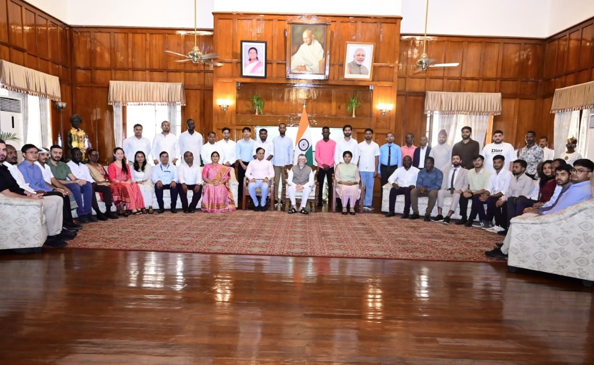 Jharkhand: Governor interacts with foreign students at Lok Bhavan