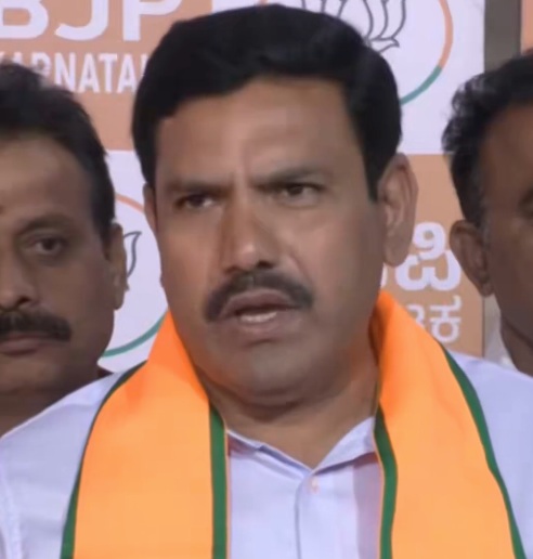25 Cong MLAs, including ministers, ready to join BJP: Vijayendra