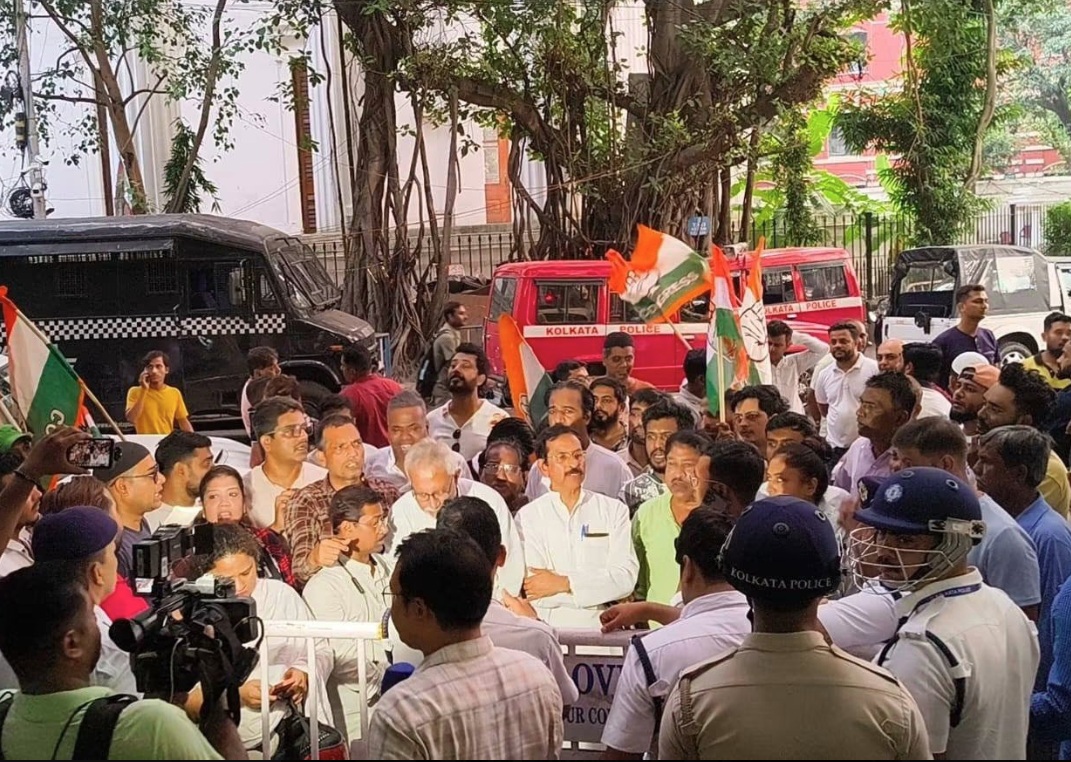Congress stages massive Kolkata rally, demands resignation of Chief Election Commissioner Gyanesh Kumar