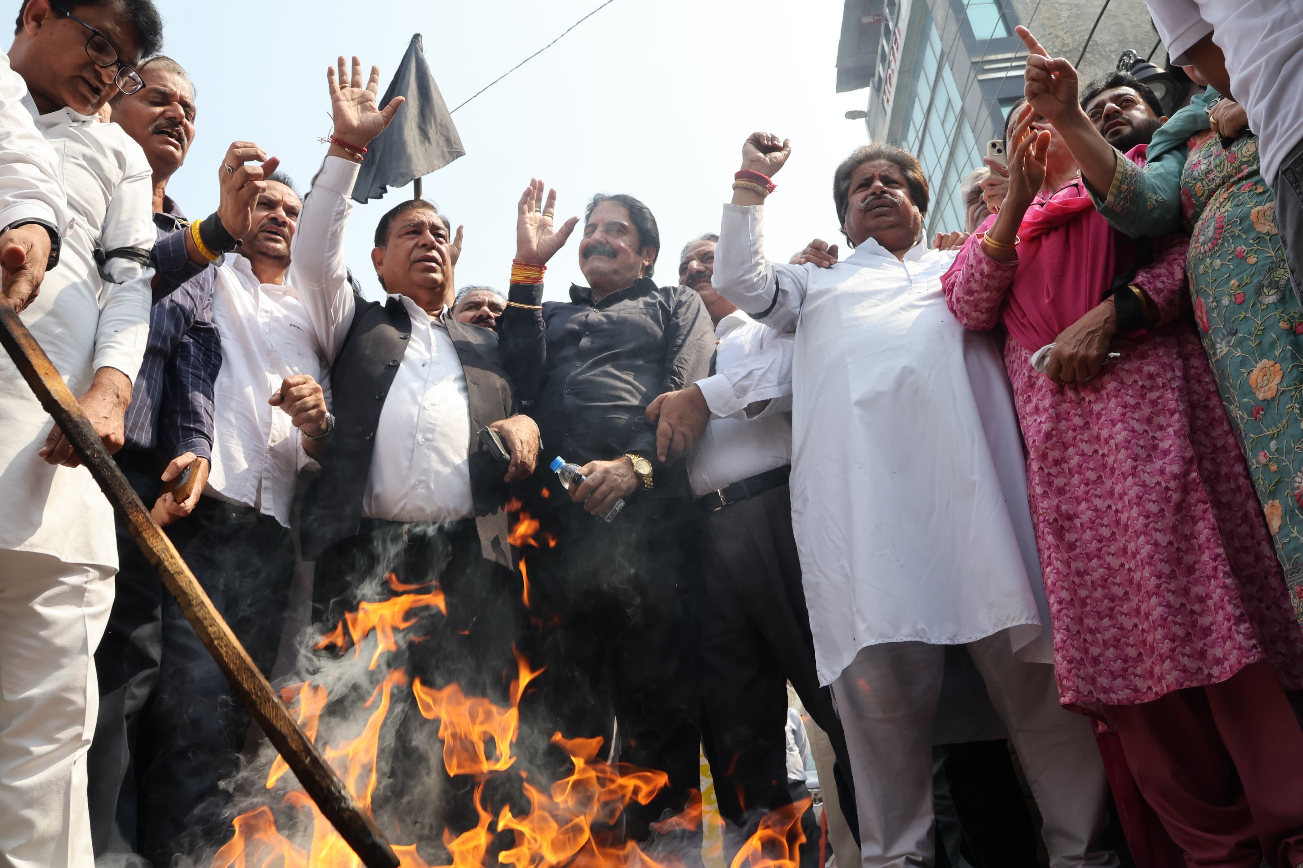 Police-Cong leaders clash during protest as JKPCC observes black day in Jammu