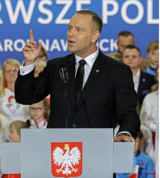 Polish president turns back from Senegal as court row sparks protests in Warsaw