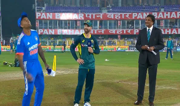 Third T20I: Australia send India in to bat