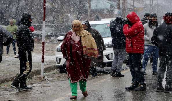 Upper reaches of Kashmir valley receive fresh snowfall, plains lash by rains