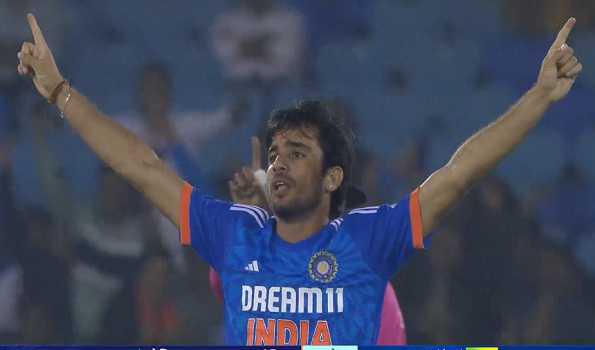 4th T20I: India put on 174 /9, Aus 45/2 in 5 overs