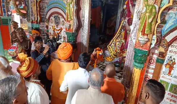 Yogi offers prayers at Ram Lala's, Hanuman Garhi in Ayodhya