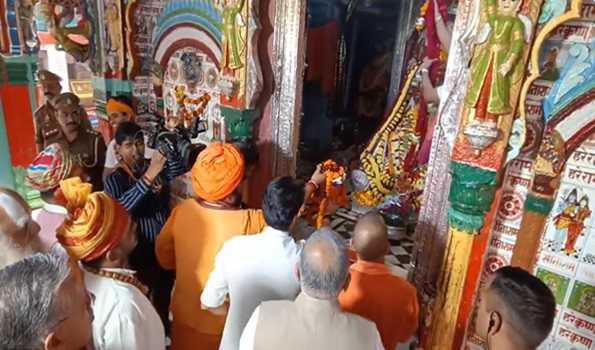 Yogi offers prayers at Ram Lala's, Hanuman Garhi in Ayodhya