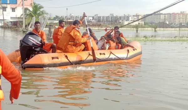Cyclone rains/floods : Loss of lives minimised due to govt efforts, TN to seek Rs 5,000 cr interim aid from Centre for relief works