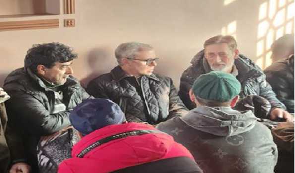 Omar Abdullah visits residence of slain inspector