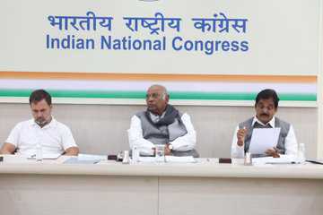 Cong holds review meeting on Rajasthan Assembly poll results