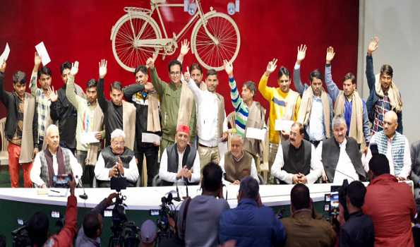 Akhilesh felicitates rat miners involved in tunnel rescue