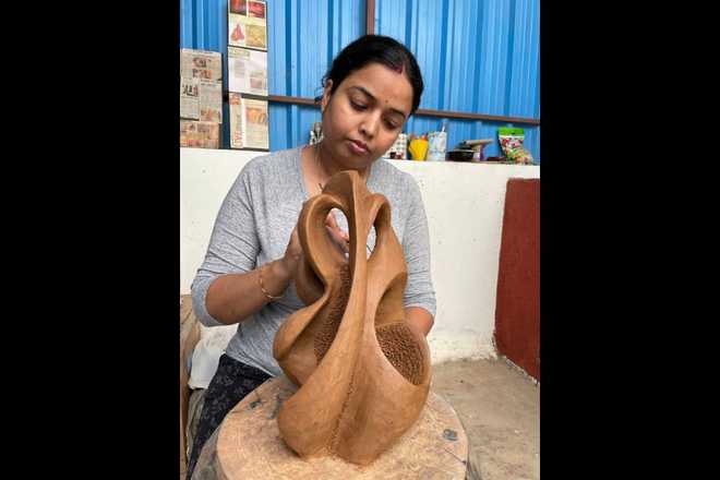 Renowned Indian Sculptor Aarti Gupta Bhadauria Showcases Her Terracotta Sculpture at Limner Gallery, New York