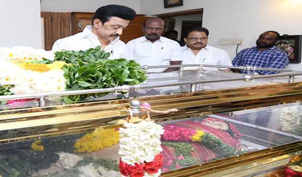 Versatile singer Vani jayaram cremated with full police honours, TN Guv, CM, pay homage