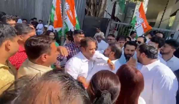 Youth Congress stages protest over Adani issue