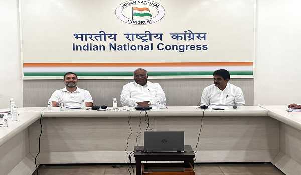 Delhi Cong says no alliance with AAP; refuses to back on Centre's Ordinance