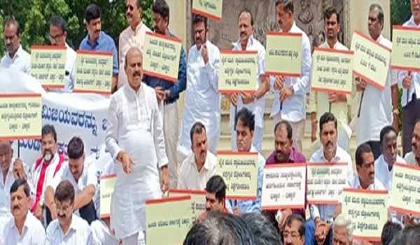 BJP holds massive protest outside K'taka assembly over Jain muni murder case