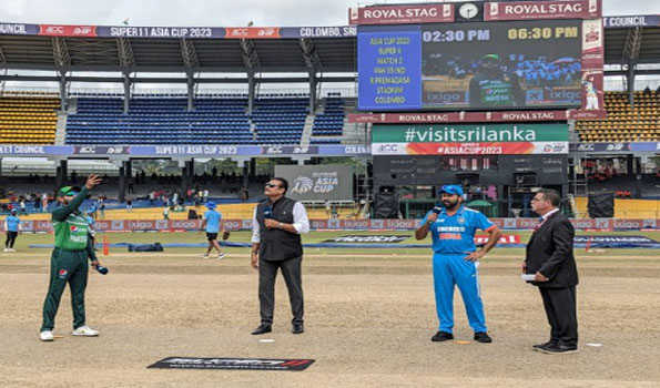 Asia Cup: Pak win toss, elect to bowl,  KL Rahul returns