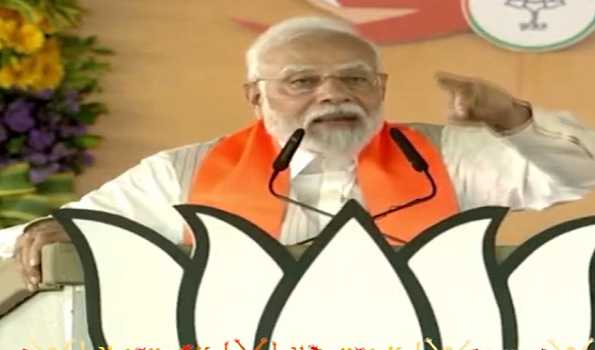 PM Modi takes dig at Rahul, Priyanka
