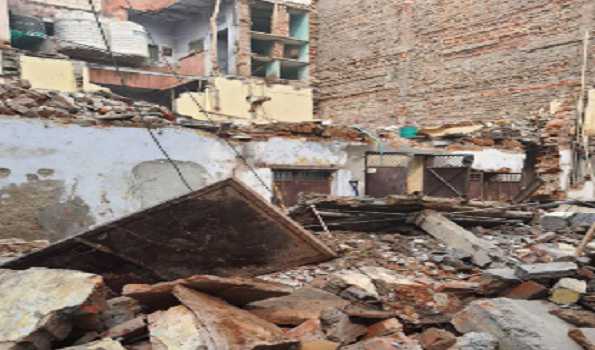 Man, his daughter killed, 12 injured as portion of under-construction apartment collapses in Lucknow