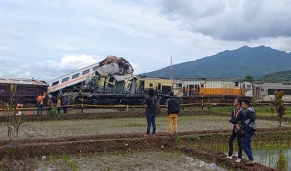 Four killed, 37 injured in Indonesia train collision