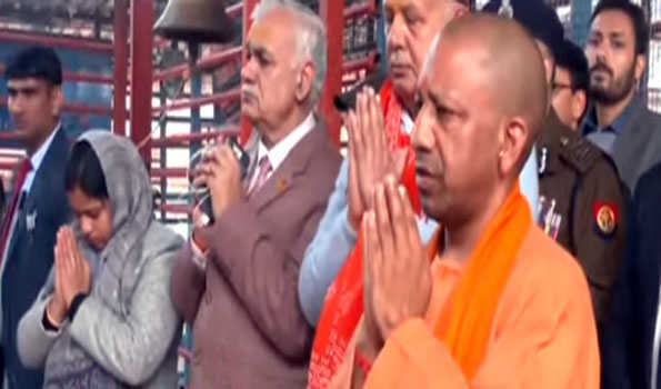 Yogi offers prayers at Ram Lala, Hanuman Garhi