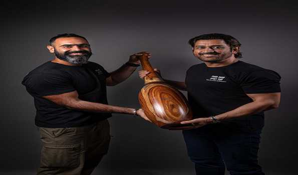 Dhoni ties up with Tagda Raho