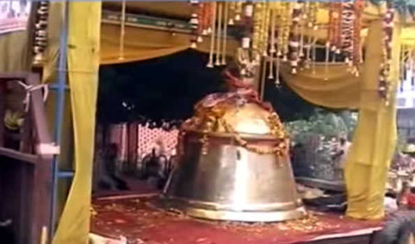 Devotees from Etah hand over 2,400 kg bell to Ram Janmabhoomi Trust