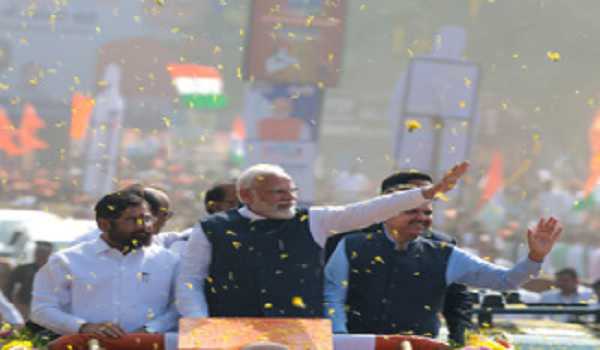 PM given warm welcome on arrival at Nashik
