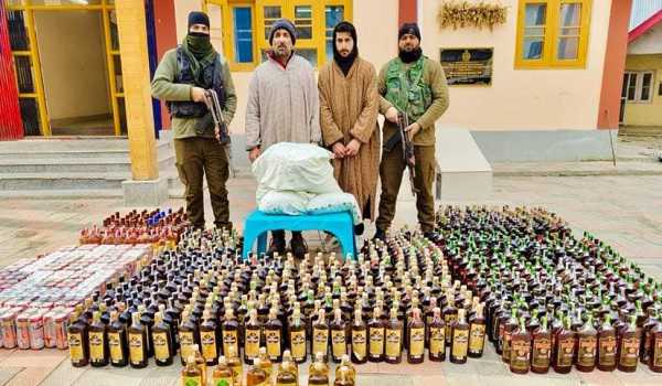 Police arrest 3 members of family, recovered huge consignment of Contraband substance in J&K
