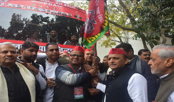 Akhilesh flags off PDA yatra from Lucknow