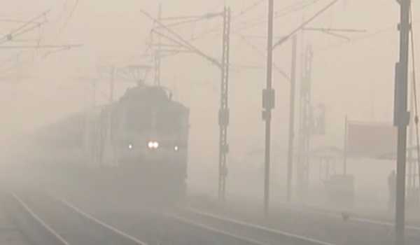 Cold wave continues to grip N India, 11 Delhi-bound trains running late
