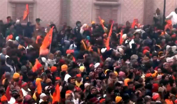 Sea of devotees descend in Ayodhya for darshan of Ram Lala, admin issues advisory