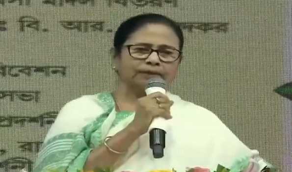 Mamata Banerjee suffers minor head injury in road accident