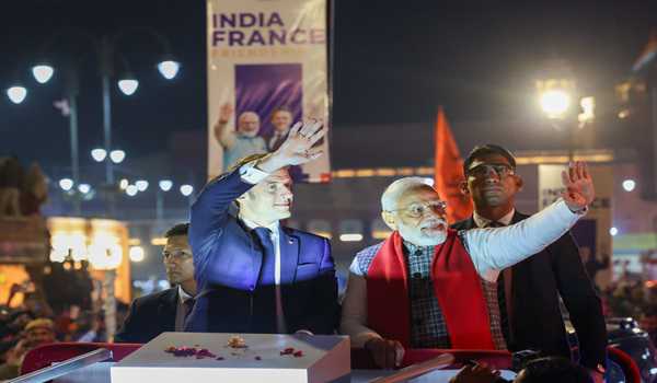 PM Modi, French President Macron greet people on 75th Republic Day