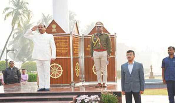 Odisha Guv unfurls tricolour at state-level Republic Day function in Bhubaneswar