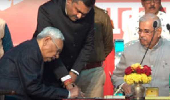 Shuffling partners at will, Nitish continues his era in Bihar