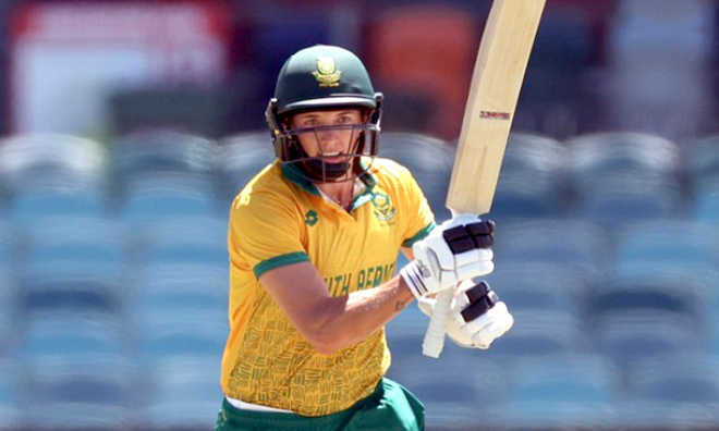 Australia women batter Beth Mooney claims top billing from teammate
