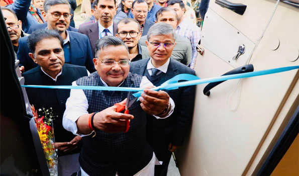 Tourism Minister Jaiveer Singh flags off Caravan Tourism Van
