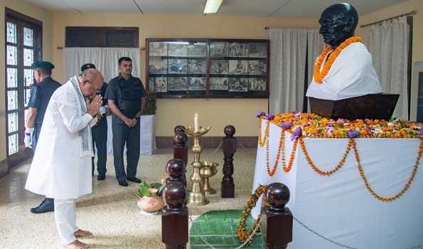 Manipur CM pays tribute to Mahatma Gandhi, calls for non-violence