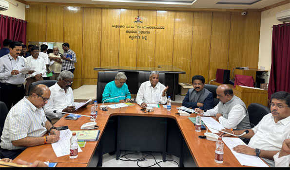Somanna reviews progress of new Railway line projects in Karnataka