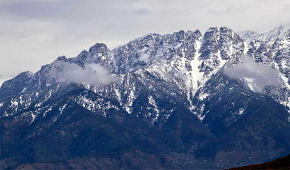 Kashmir higher reaches receive snowfall, rains lash plains