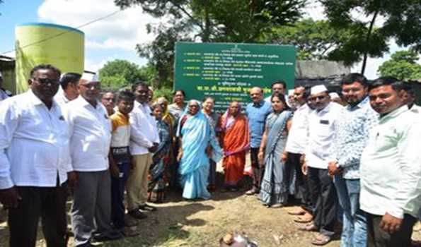 Maha: Minister performs 