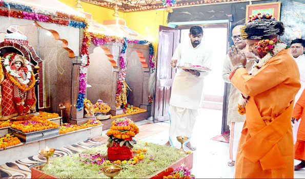 Yogi offers prayers at Gorakhnath Temple on Vijayadashami