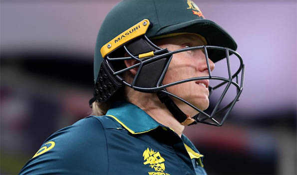 Alyssa Healy arrives on crutches for India game
