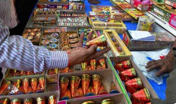 Delhi Govt imposes ban on sale and use of firecrackers till 1st Jan