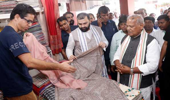 Manjhi urges people to buy khadi products